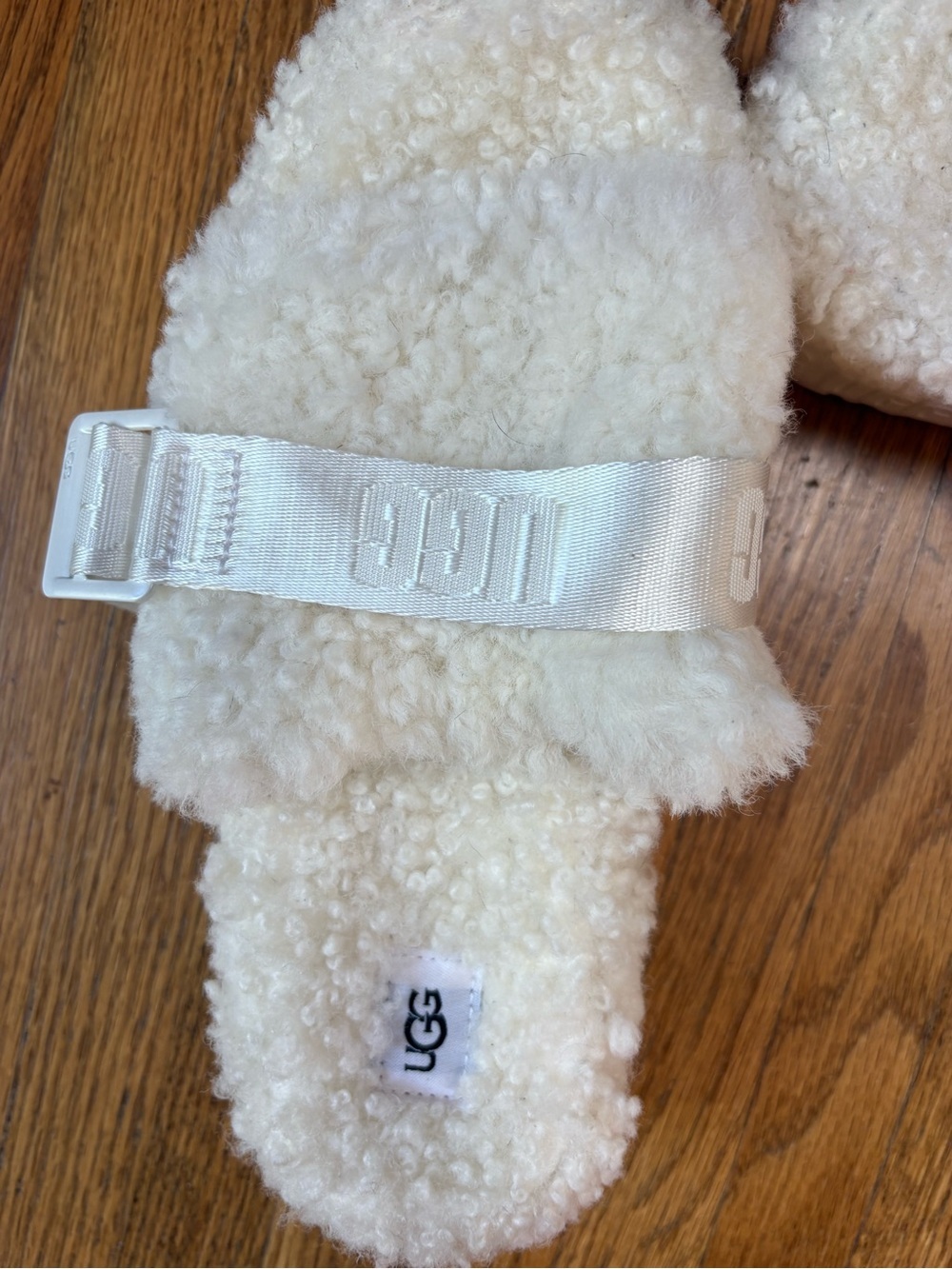 NEW UGG Fluff Yeah Slide. White Plush Shearling Slide with Logo Strap - Picture 2 of 5